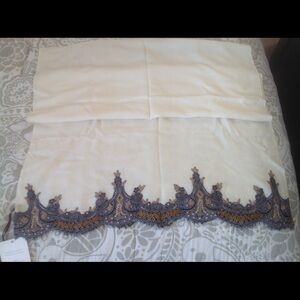 Janavi Halsbrook merino wool shawl